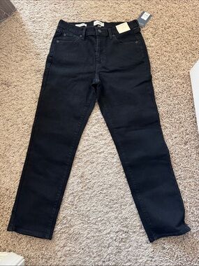 Universal Thread Women's Black Straight-Leg Jeans